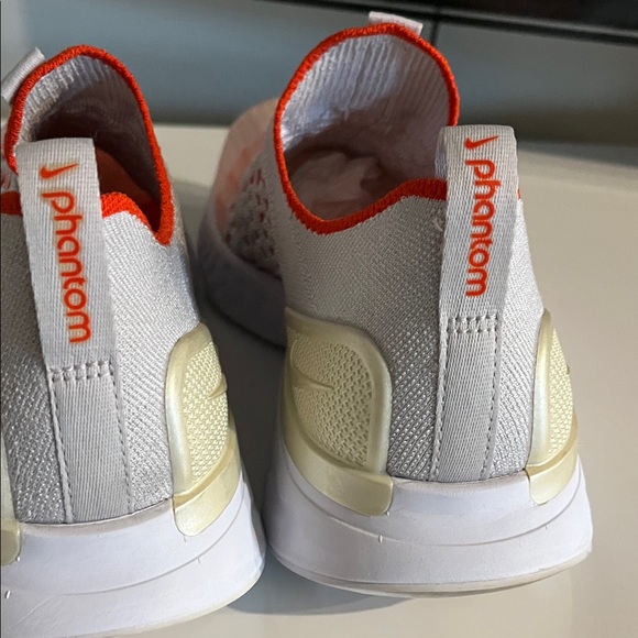 Nike react, phantom Flyknit Women’s Sneakers  Gray /Orange/ White. Size 10 - Picture 13 of 16